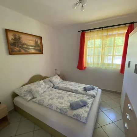 アパート Emma バラトンフェニヴェシュ