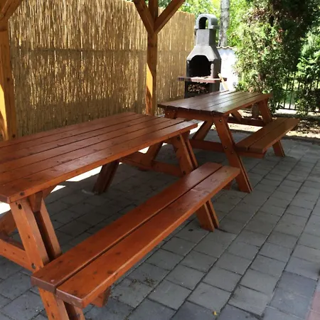 Emma アパート バラトンフェニヴェシュ