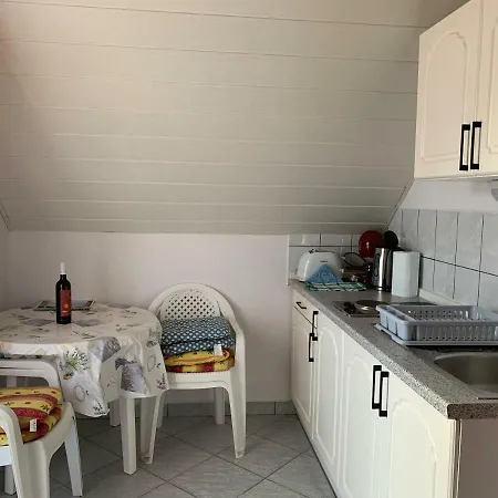 Emma バラトンフェニヴェシュ