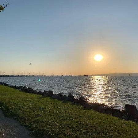 Emma バラトンフェニヴェシュ