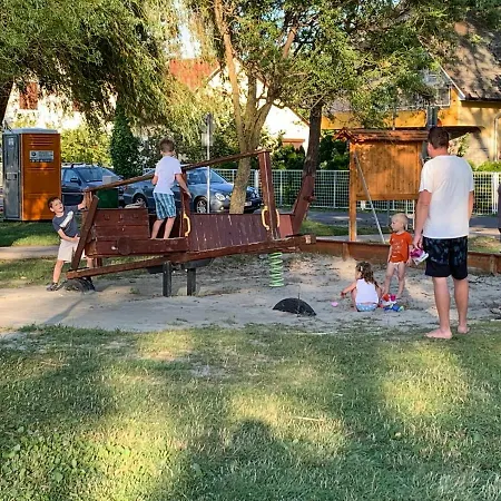 アパート Emma バラトンフェニヴェシュ