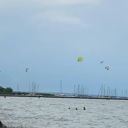 Emma アパート バラトンフェニヴェシュ