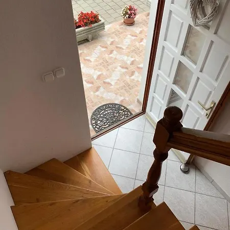 Emma アパート バラトンフェニヴェシュ